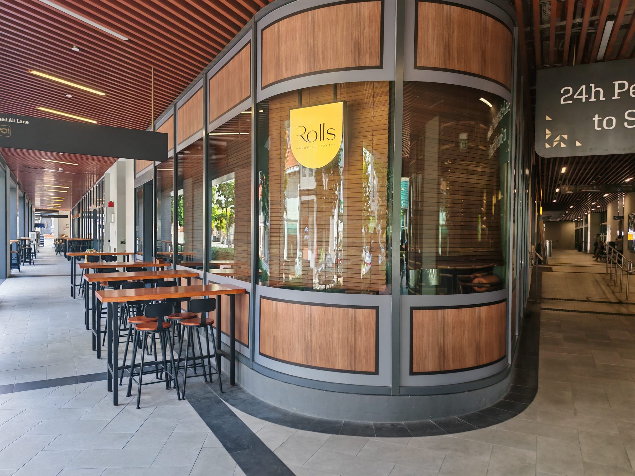 Rolls dining zone